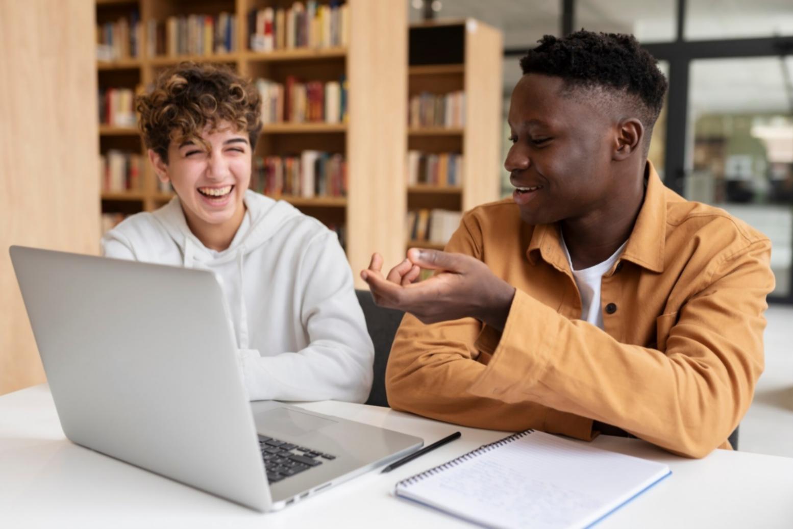 Team solvianthera che lavora insieme per supportare i clienti nella gestione del budget